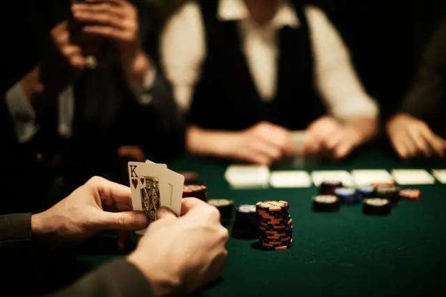 Como Contar Cartas no Texas Hold’em e Aperfeiçoar Sua Estratégia